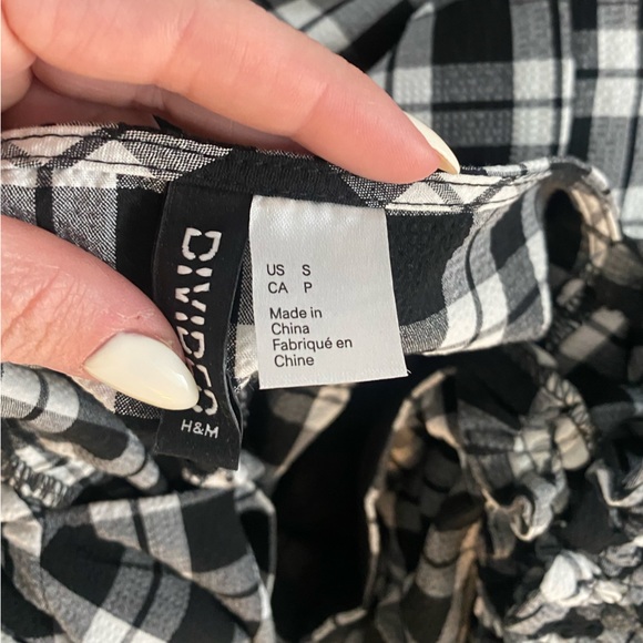 H&M puff sleeve plaid mini dress size small worn 1x divided brand tiered bottom - Picture 3 of 4